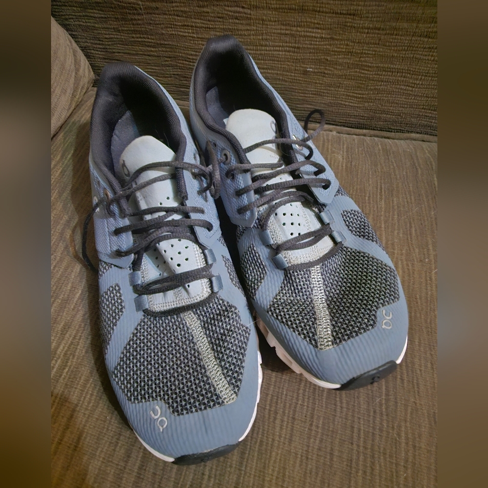 On Cloud Running Shoes 8.5